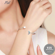 Load image into Gallery viewer, Mermaid&#39;s Tail Bracelet
